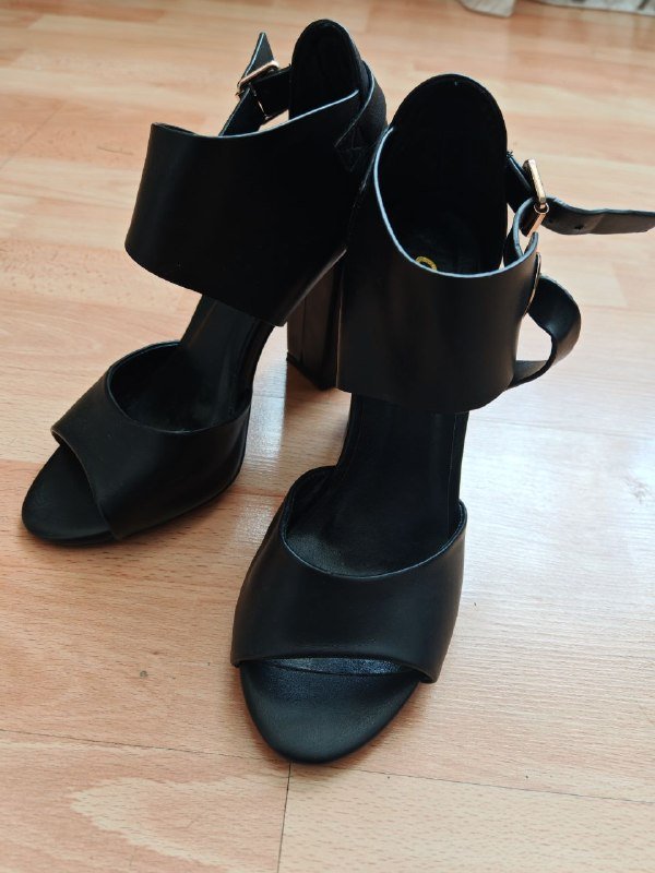 Женские черные туфли на каблуке 38 размер