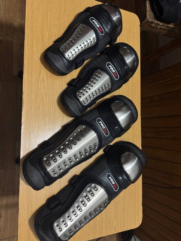 Защита для рук с железной вставкой черного цвета 2