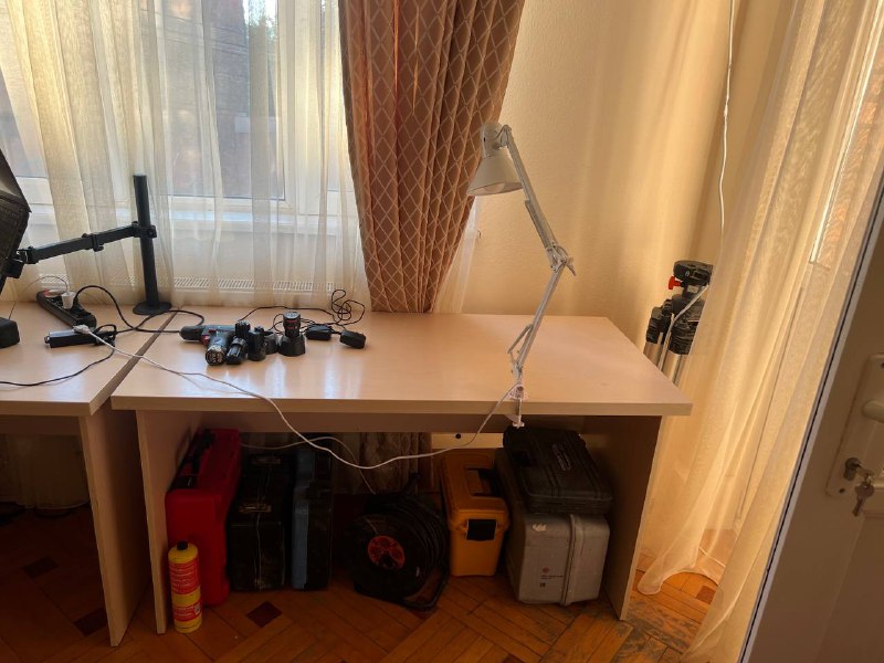Два стола для работы и учебы 2