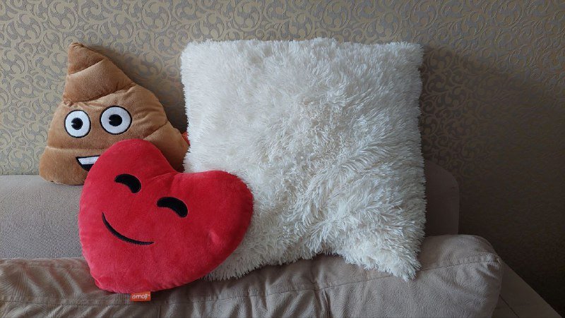 Белая декоративная пушистая подушка JYSK 50 см 2