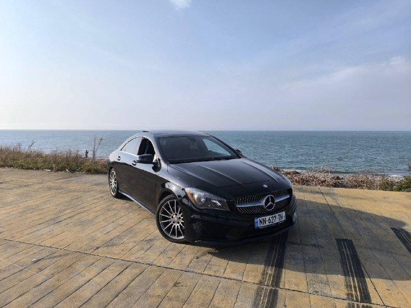 Машина Mercedes CLA250 2016 года, черная