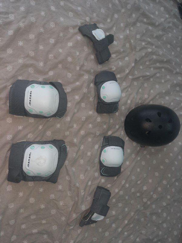 Ролики 42 размера с защитой и шлемом 8