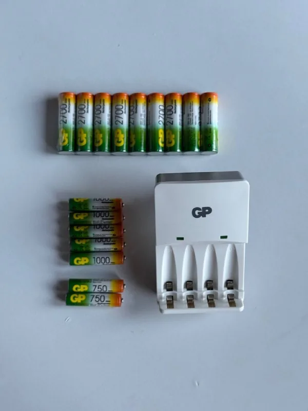 Зарядное устройство GP, аккумуляторы NiMH 1