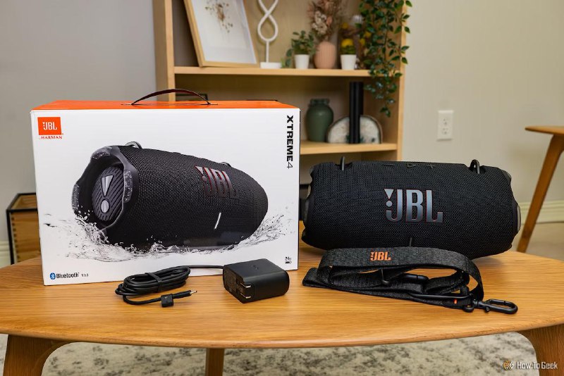 Портативная колонка JBL Xtreme 4 с зарядкой и ремешком
