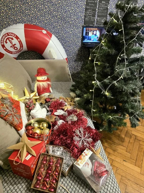 Новогодние игрушки, гирлянды, ёлочка 1