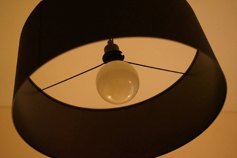 Люстра большая черная минималистичная 5