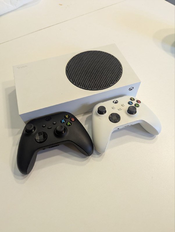 Xbox Series S приставка и 2 геймпада