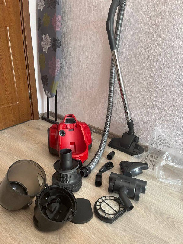 Пылесос Electrolux безмешковый циклонный красный 5