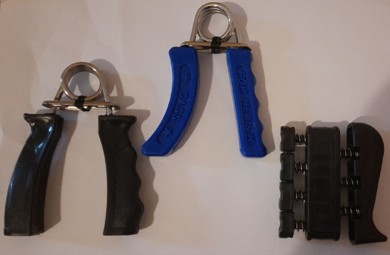 Эспандеры, большой черный, зеленый, прочие 3