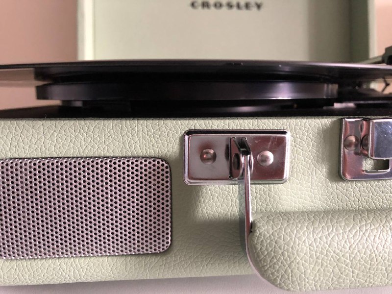 Проигрыватель CROSLEY Cruiser Plus CR8005F