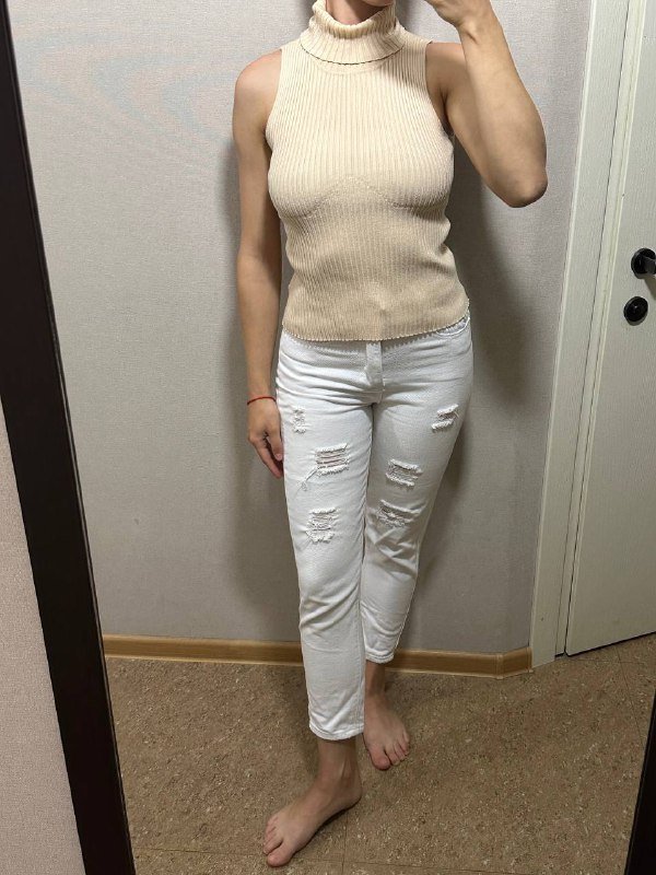 Женские белые рваные джинсы DENIM, Женская безрукавка водолазка SHEIN