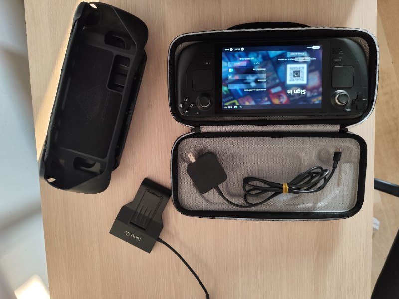 Steam Deck 512GB with Killswitch Travel Case and Extras 6