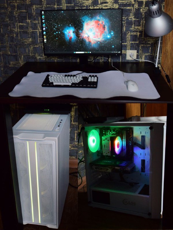 ПК, монитор Xiaomi 27, роутер, мышь Razer, клавиатура LEAVEN K550, коврик