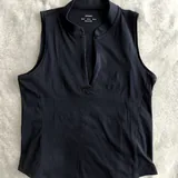 Вешалки, спортивный топ Oysho, брюки, джинсы, платья 3