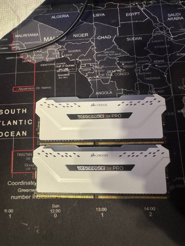 Corsair Vengeance Pro 16GB и наушники Logitech G435 2