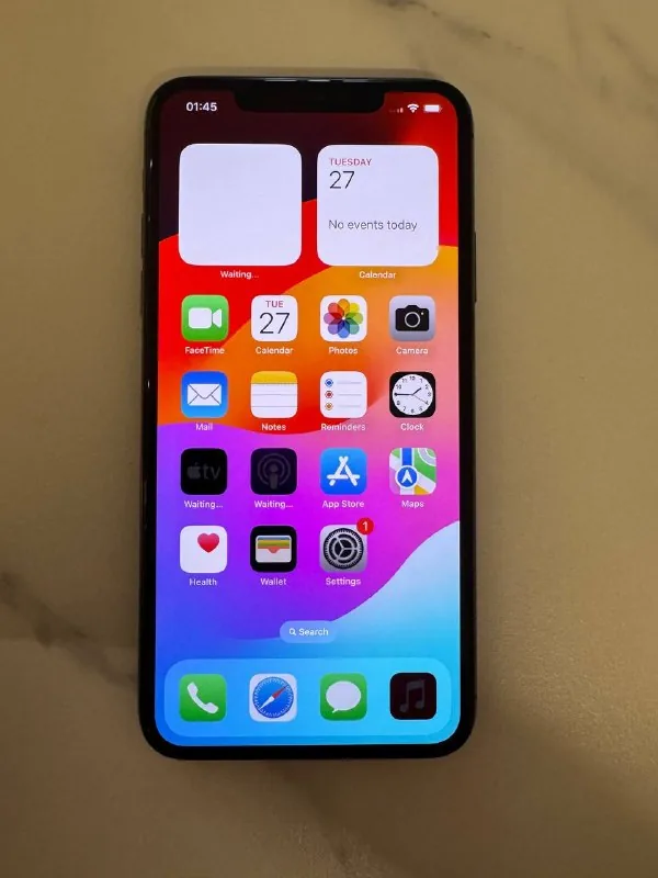 iPhone 11 Pro Max 256GB, iPhone SE 2020 64GB, iPhone SE 16GB 1