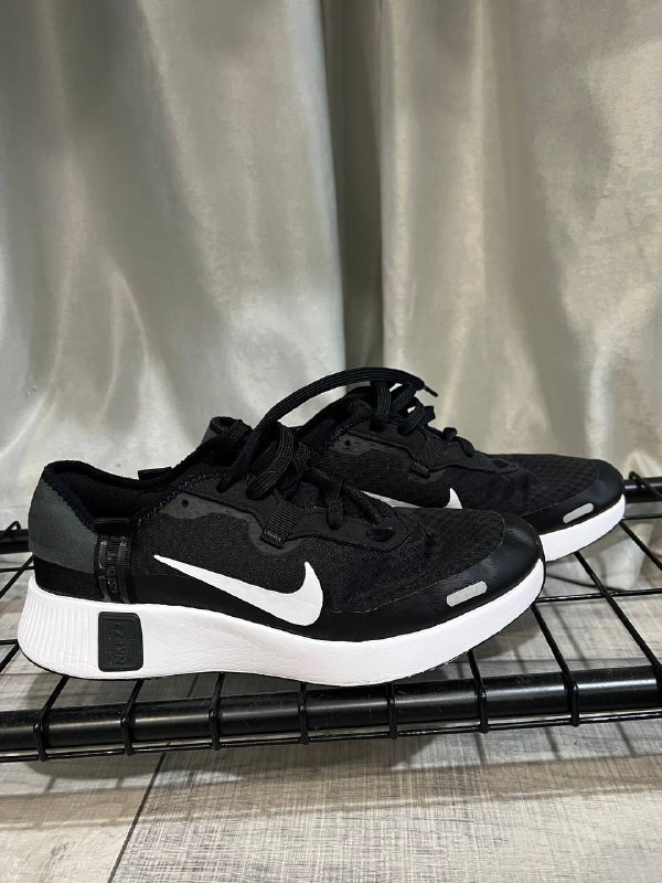 Кроссовки Nike, босоножки, ботинки Zara, обувь