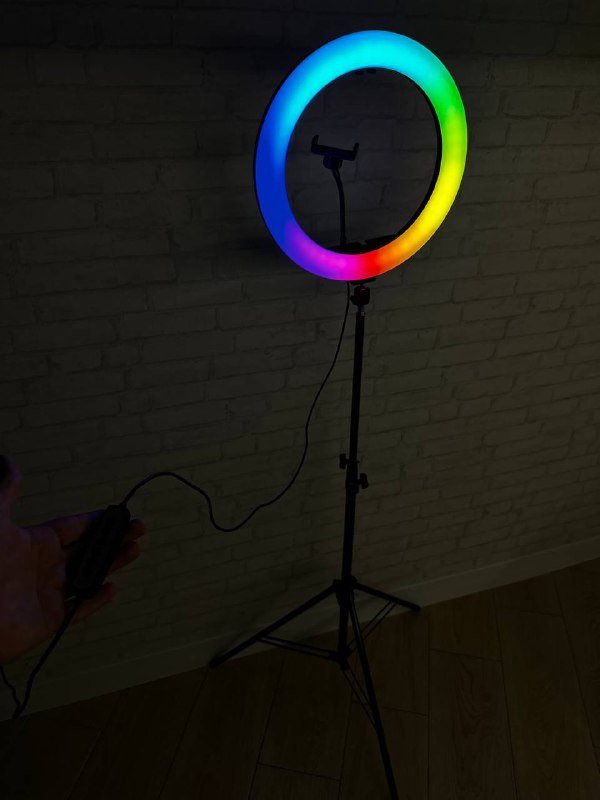 Кольцевая лампа RGB с пультом и креплением для телефона 2