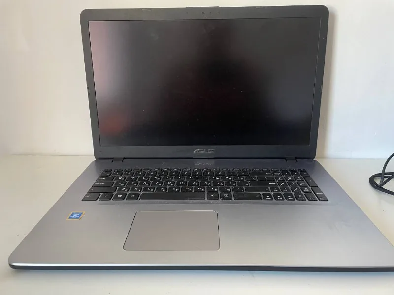 ноутбук ASUS VivoBook 17 X705UA 1