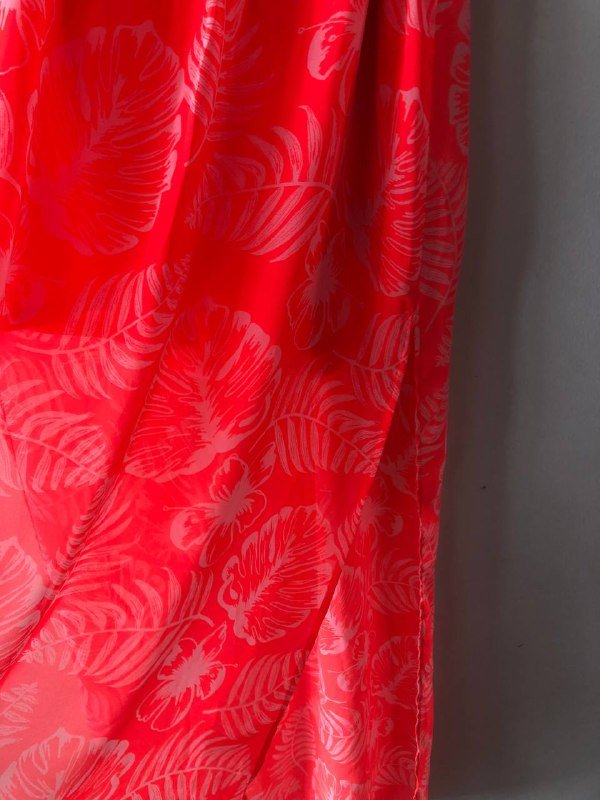 Яркая новая юбка с разрезами по бокам 2