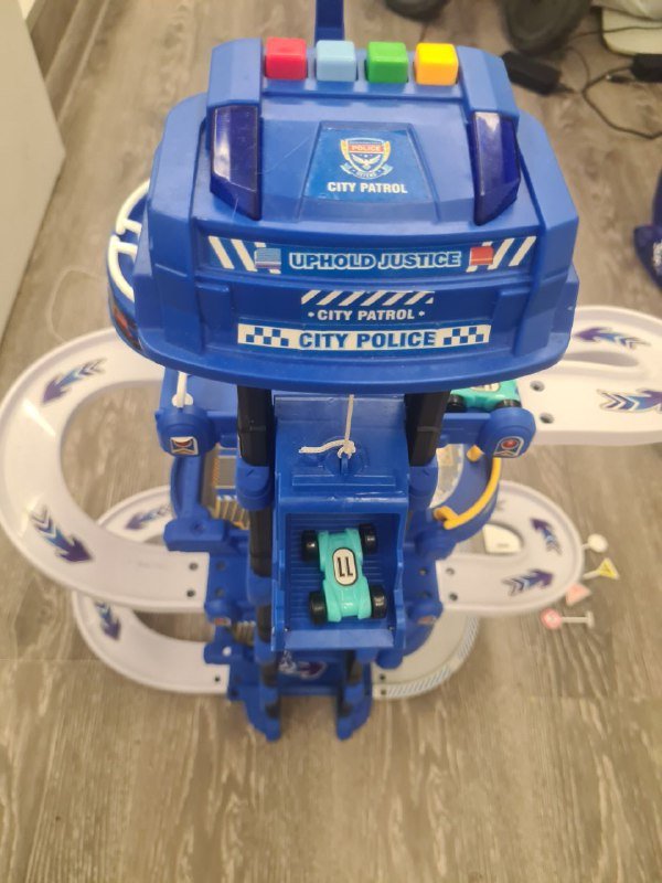 Гараж трасса с лифтом и машинками на батарейках 2