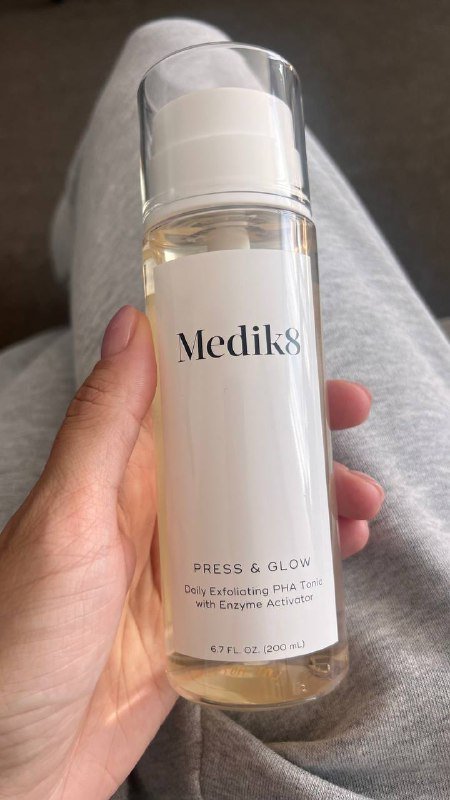 Тоник с кислотами Medik 8 Press & Glow