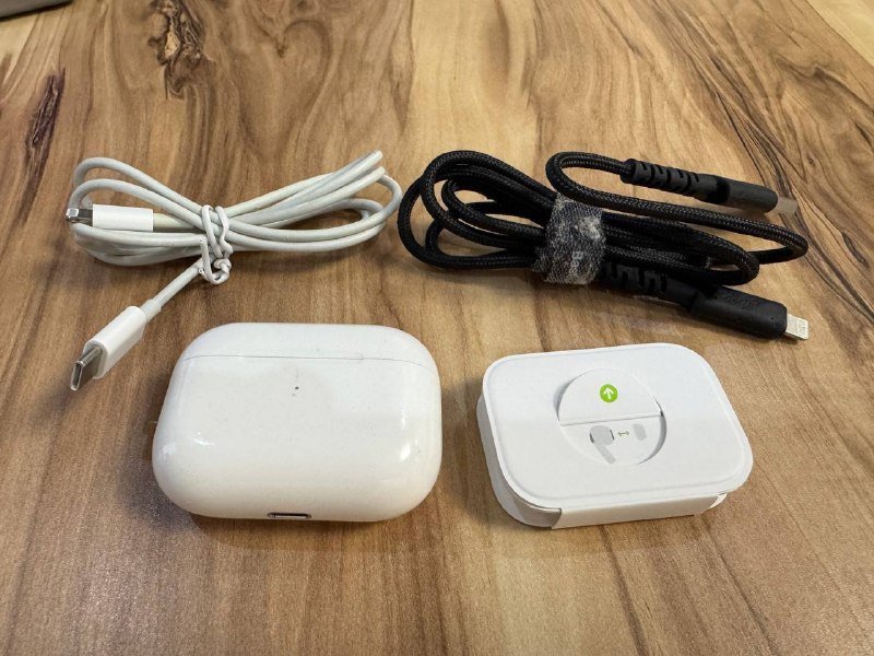 Apple AirPods Pro 1, кейс Apple AirPods Pro 2