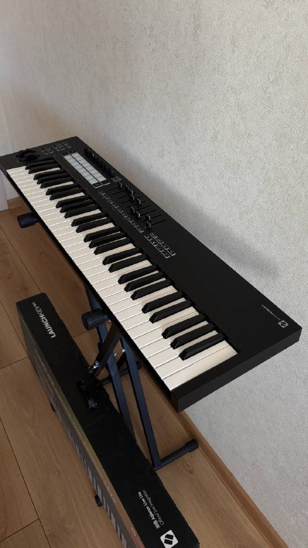 MIDI контроллер Novation Launchkey 61 MK3 2