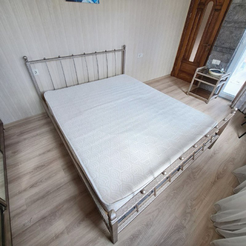 Кровать