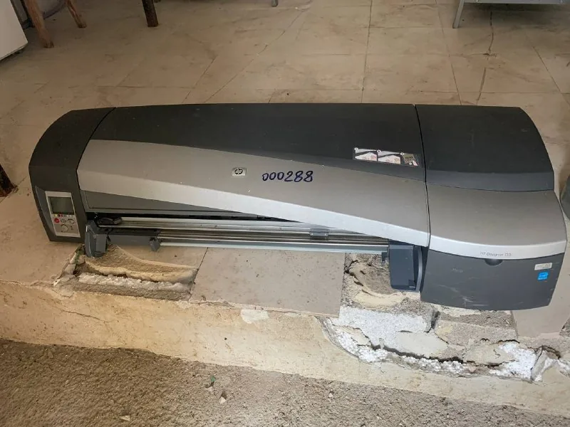 Широкоформатний струменевий принтер HP DesignJet 130 1