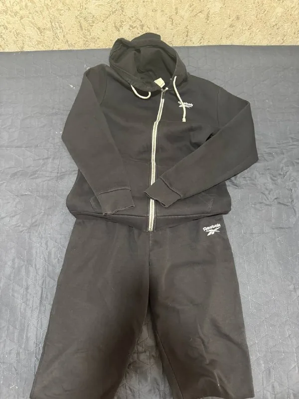 Спортивный костюм Reebok, Adidas