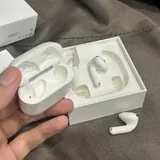 Apple AirPods 4 ANC 3