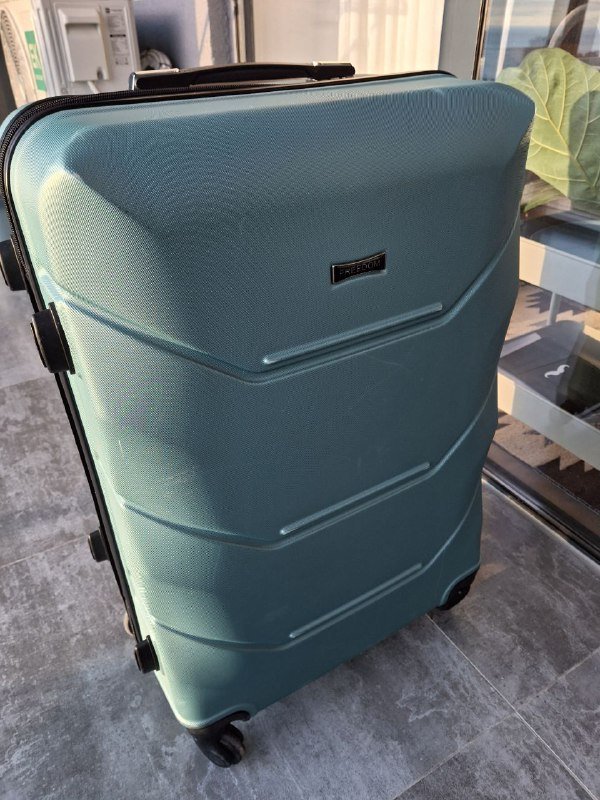 Чемоданы Freedom и It luggage размера М 7