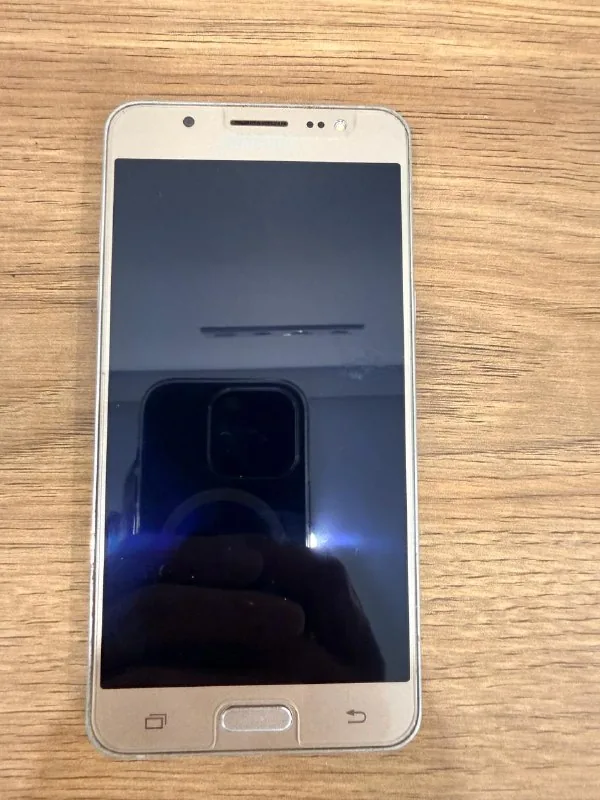 Samsung Galaxy J5 (2016) 1