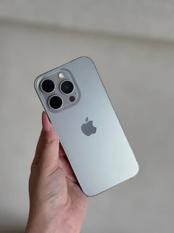 iPhone 15 Pro, MacBook Air M2, AirPods Max 2 1