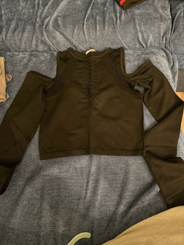 Топик с открытыми плечами XS