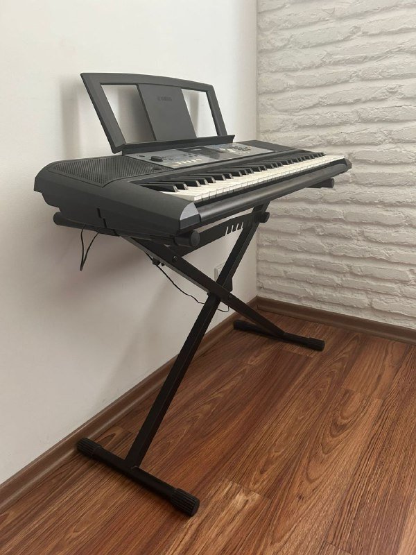 Синтезатор YAMAHA PSR-E233 с подставкой и адаптером