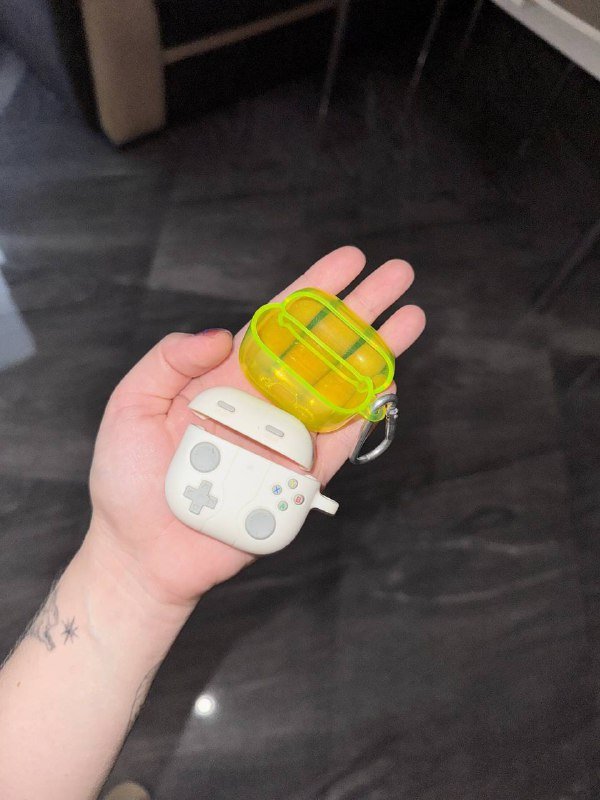 Чехлы на AirPod 4