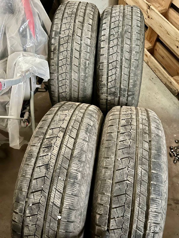 Зимние и летние шины 245/65/17, 225/60/17 (8 штук) на продажу 2