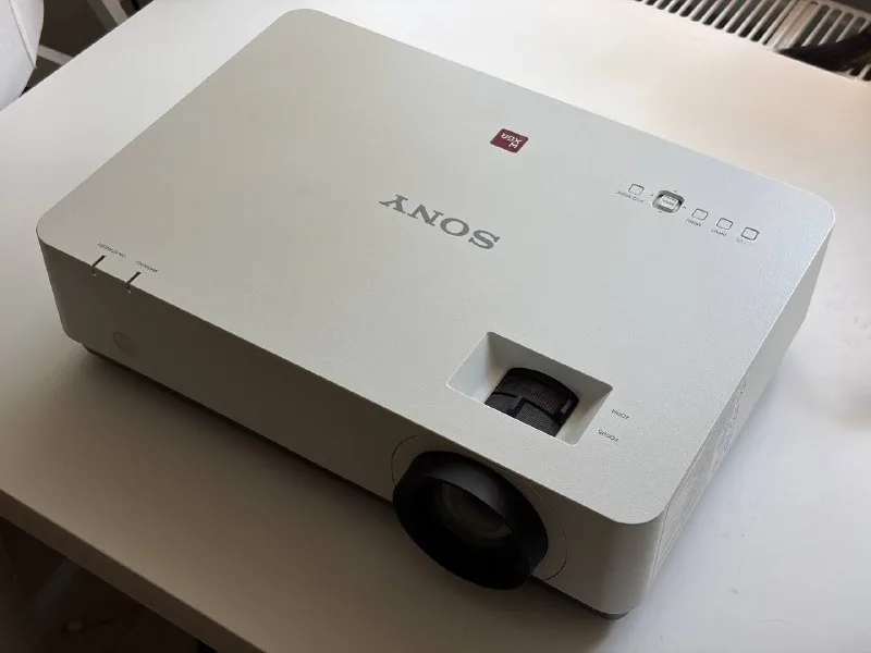 Sony projector, projection screen 1