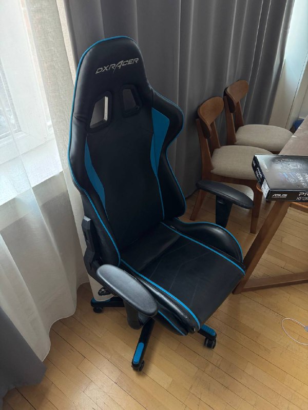 PlayStation 5, Dell Monitor, DXRACER Chair 4