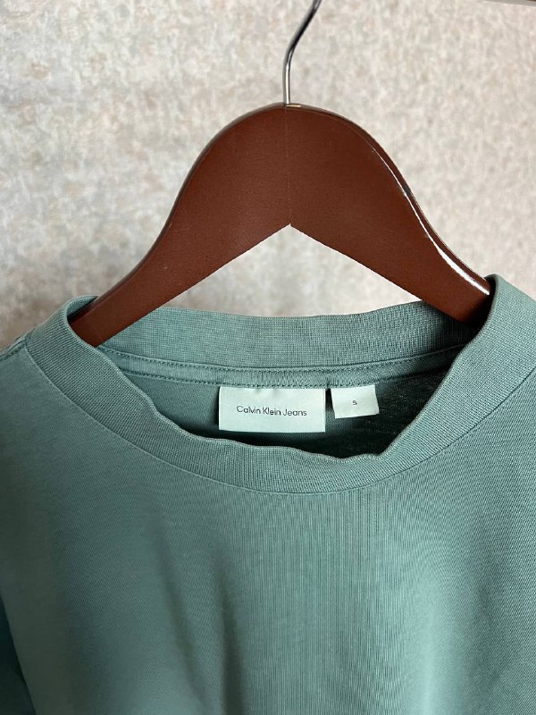 Джинсовка Levi’s размер S, Футболка Calvin Klein Jeans размер S 3