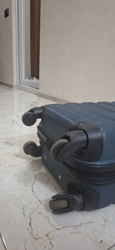 Маленький чемодан для ручной клади