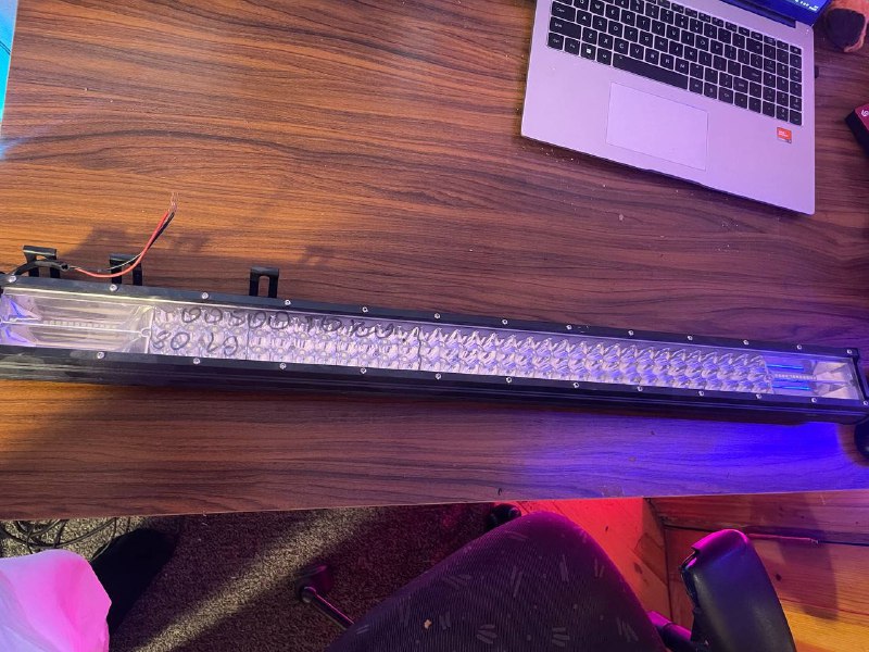 LED-балка на крышу автомобиля с креплениями