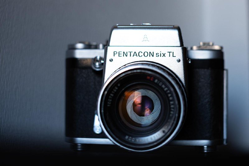PENTACON Six TL camera with Carl Zeiss Biometar 80mm f/2.8 lens 3