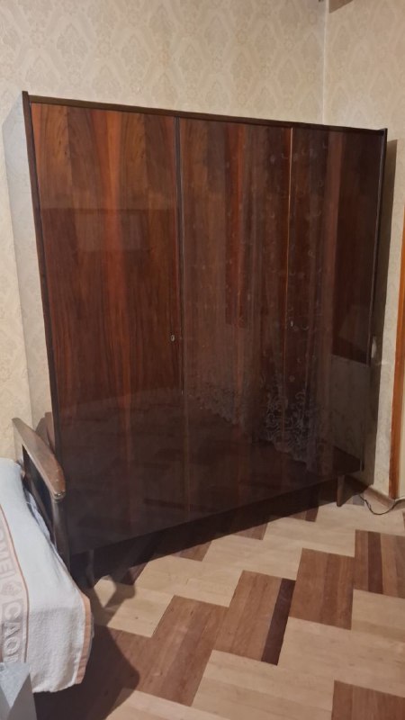 Диван, сервант, шкаф, стол со стульями, комод 6