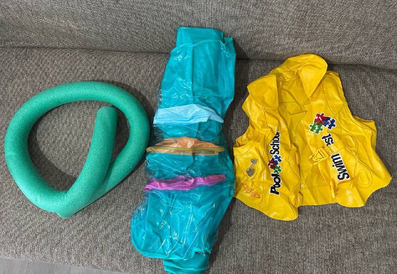 Жилетка надувная, матрас надувной, поролоновая трубка для купания