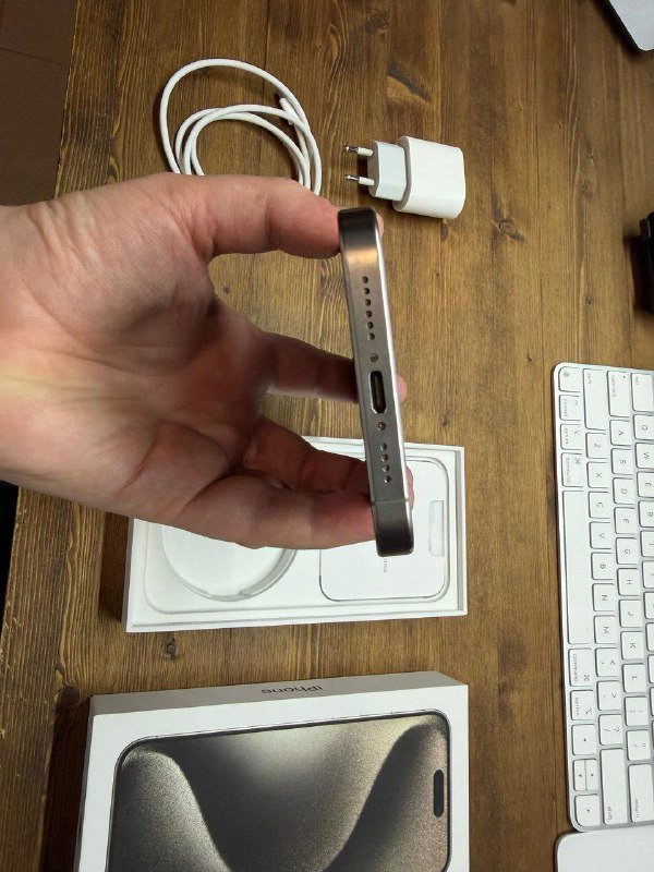 iPhone 15 Pro Max 256GB Natural Titanium 3