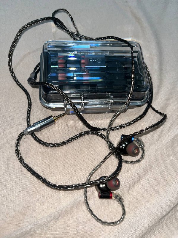 Проф наушники FiiO FD3 с комплектующими 4