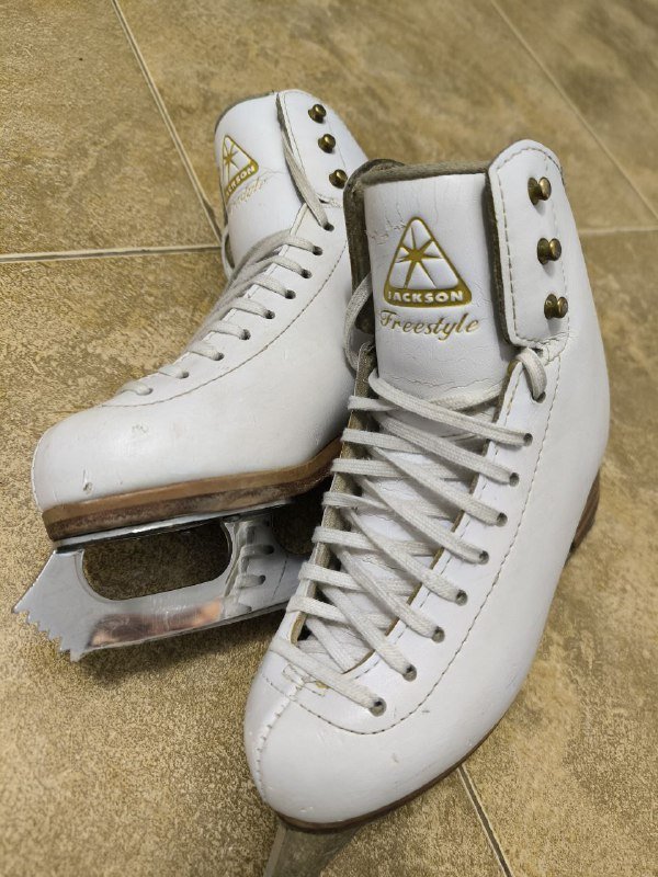 Проф. коньки Jackson Freestyle размер 2.5C, лезвия 8 1/4 Ultima Aspire 3